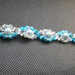 Braccialetto con perle azzurre e cristalli intrecciati