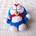 Doraemon amigurumi simpatico e divertente, fatto a mano all'uncinetto, con dettagli in feltro e vero campanellino