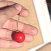 Orecchini lunghi con bottone vintage rosso - O.59.2015