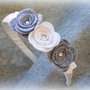 Cerchietto grigio con rose in grigio e bianco fatto a mano