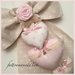 INSERZIONE RISERVATA PER MIRIAM Fiocco nascita in cotone color tortora a pois bianchi con rosellina rosa e 4 cuori nei toni del rosa e tortora 
