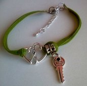 BRACCIALE IN ALCANTARA VERDE - DOPPIO CUORE E CHIAVE IN ARGENTO 