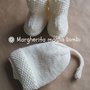 Completo berretto e stivaletti in lana merino superwash bianco panna -  fatti a mano