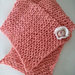 Scaldacollo fatto a mano all'uncinetto con spilla Freeform Crochet