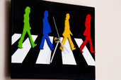Orologio in legno da parete The Beatles Abbey Road, fatto a mano, con sfondo nero e personaggi colorati