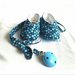scarpine bebè e porta ciuccio abbinato cotone blu con fantasia a fiori azzurri
