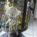 Medusa fatta interamente a mano lavorata ad uncinetto con filato di cotone bianco e rosa antico utilizzata come aplicazione su tessuti o oggetti di arredamento