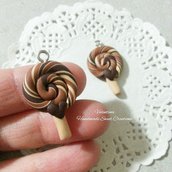 Ciondolo lollipop leccalecca cioccolato e caramello fimo