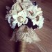 Bouquet gioiello con fiori di stoffa e carta