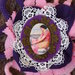 Grande Spilla romantica.Pizzo e passamaneria vintage,feltro,lana tubolare,seta,medaglione in plastica anticata (Alma Tadema).E' primavera