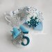 Un copricapo super-decorato con cristalli di ghiaccio e glitter per la festeggiata della festa a tema Frozen