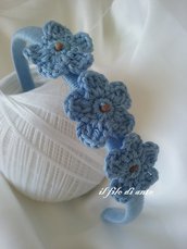 Cerchietto per capelli blu con fiori