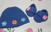 Cappellino e scarpine scarpette berretto bebè realizzati in lana 
