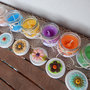 Candele colorate - Set da 6 vasetti in vetro decorati per Battesimo - Comunione - Primavera