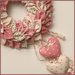 Corona/fiocco nascita petaloso in cotone sui toni del rosa e beige con una cascata di 5 cuori 