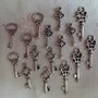 16 chiavi di 4 modelli in argento tibetano