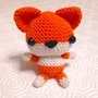 Volpe arancione amigurumi, simpatica e tenera, fatta a mano all'uncinetto