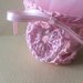 Cestino tondo in cotone rosa lavorato ad uncinetto con cuoricino e tullini  con confetti 