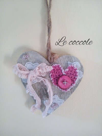 Cuore con cuore all'uncinetto da appendere Cuore con cuore all'uncinetto da appendere