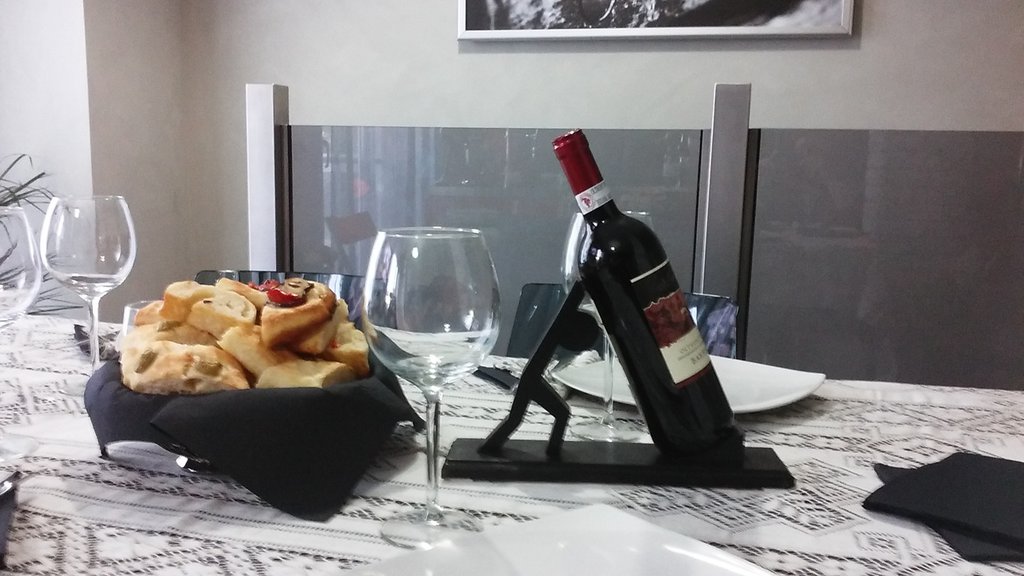 Casa espositore per vino in legno fatto a mano per la casa e per ... Espositori per vino