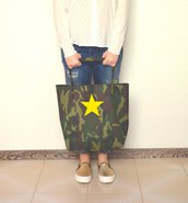 Shopping bag in tessuto da esterni militare con stella in ecopelle 