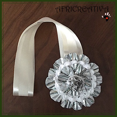 Fermatenda A Fiore Con Perla Regolabile - 2 Pezzi, Beige, In Poliestere E Cotone - Fermacortina Senza Fori Con Spillo