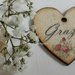 Piccolo cuore in legno personalizzabile,per bomboniere o segnaposto,decorato con fiori o nome