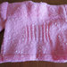 Coprifasce in lana rosa con pois  con pon pon in lana bianca realizzato ai ferri