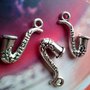 CHARM SASSOFONO - ARGENTO TIBETANO - MUSICA - SAX - CIONDOLO - PENDENTE