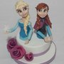 Cake Topper Anna e Elsa in Porcellana Fredda( Pasta di Zucchero su richiesta)