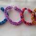 Braccialetti per bambini fatti da elastici colorati
