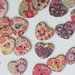 10 bottoni legno cuore stampati fiori 17x17mm circa