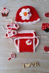 Cappellino uncinetto e scarpine bimba neonata  con copri pannolino coordinato 