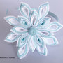 Fiore  kanzashi per capelli colore bianco e azzurro