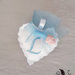 Bomboniera battesimo per bimbo portaconfetti cuore in tessuto bianco, piedini e lettera personalizzabile