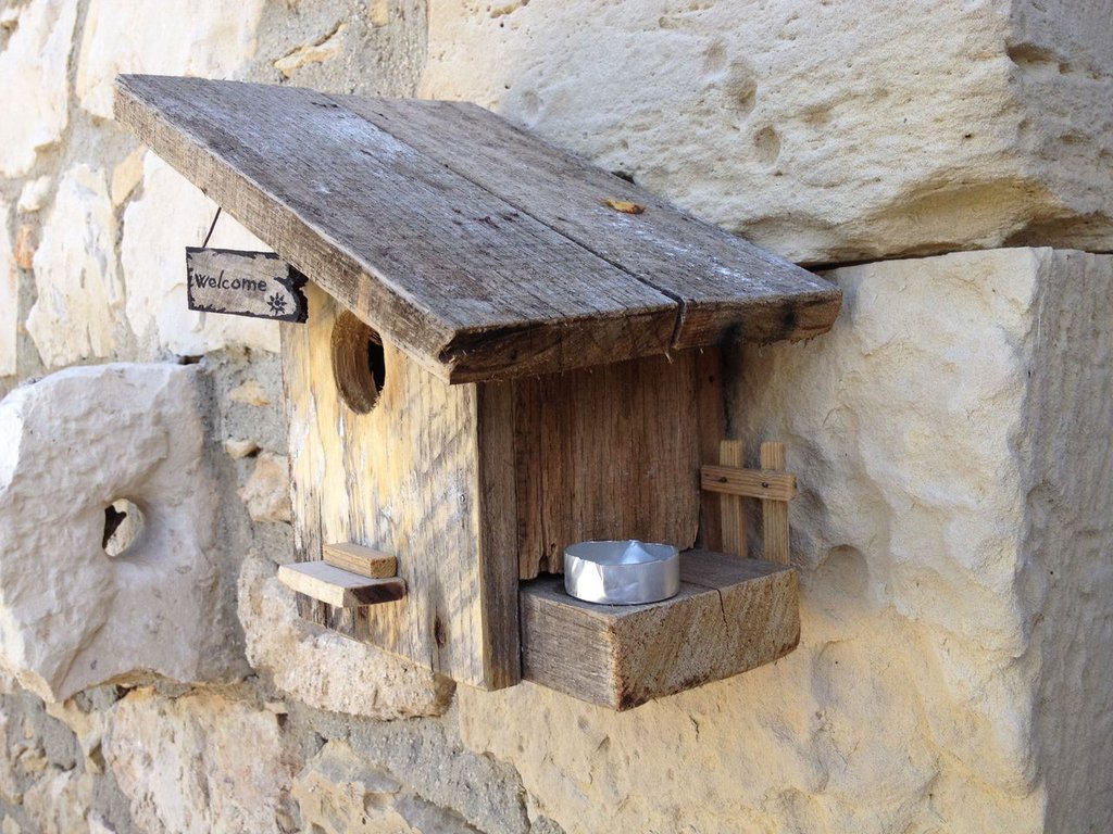 Casetta Per Uccelli In Legno Di Platano – Nido Da Esterno Per Piccoli Giardini – Rifugio Per Rondini, Pappagalli E Uccellini – Dimensioni 20,5x15,5x15,5 Cm