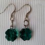 Orecchini pendenti con cristallo sw a forma di quadrifoglio (clover bead) color emerald