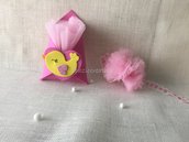 Bomboniera bustina in gomma crepla rosa sul davanti un cuore con un pulcino 