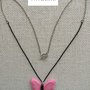 Collana lunga con farfalla rosa