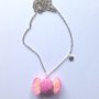 Collana lunga con caramella rosa amigurumi, fatta a mano all'uncinetto