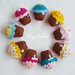 Colorati muffin in feltro come bomboniera: dolcetti come calamite per il suo battesimo, comunione o cresima!
