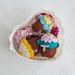 Colorati dolcetti di feltro come bomboniere: calamite personalizzabili per il battesimo, comunione, cresima della tua bambina!
