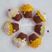 Muffin colorati come bomboniere: dolci calamite per il suo battesimo, comunione, cresima! 