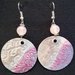 orecchini pendenti in alluminio tondi fatti a mano perle in vetro rosa
