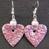 orecchini pendenti in alluminio a cuore con perle in vetro viola fatti a mano