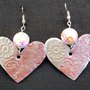 orecchini pendenti in alluminio a cuore rosa e beigie fatti a mano