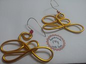 orecchini fatti a mano con tecnica wire