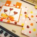 Set Cucina Copriforno runner e presine personalizzati con frase copri forno con cuori marrone arancione beige