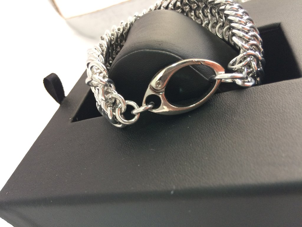 Toro segno zodiacale in argento e pietre minerali