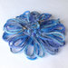 Spilla con fiore petaloso sfumato in azzurro, fatto a mano con flower loom
